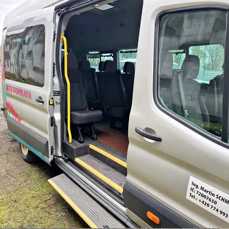 Ford-transit-detail-2-autobusova-doprava-schmied